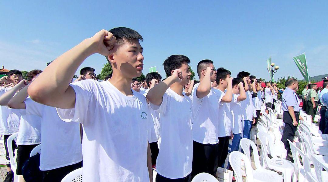 兵役登記證上大學(xué)一定要嗎？詳解兵役登記與大學(xué)入學(xué)要求，關(guān)于兵役登記證與大學(xué)入學(xué)要求的詳解，是否上大學(xué)必須持有兵役登記證？