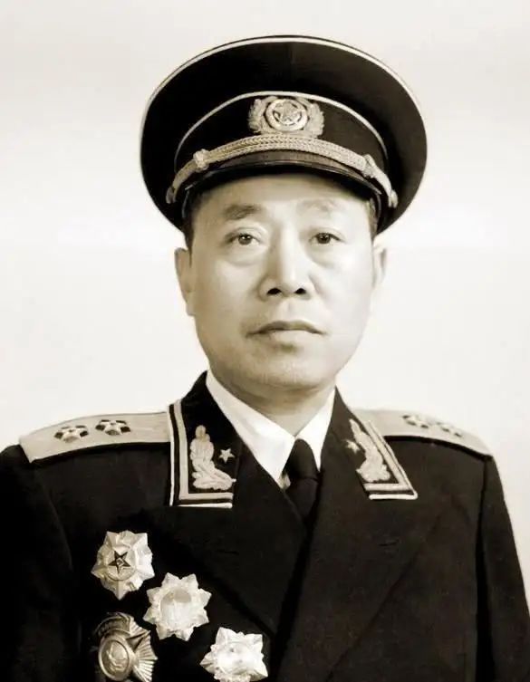 上將上面還有等級(jí)嗎，探究軍銜體系中的高級(jí)職位與等級(jí)劃分，軍銜體系揭秘，上將之上是否還有更高級(jí)別？高級(jí)職位與等級(jí)劃分全解析