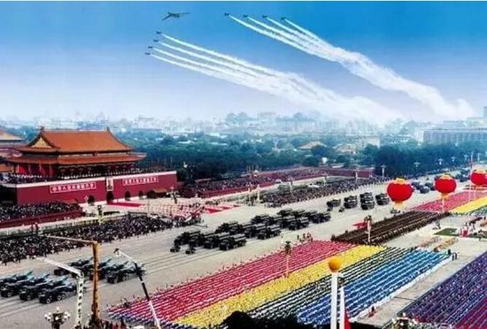 慶祝祖國輝煌，50周年國慶大閱兵高清完整版回顧，慶祝祖國輝煌，國慶大閱兵高清完整版回顧，共襄五十周年慶典盛況
