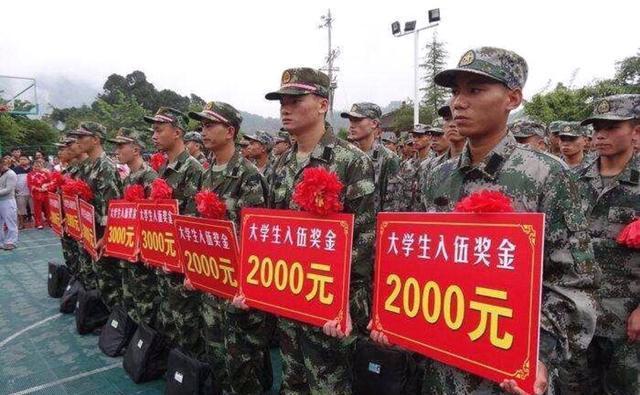 大學(xué)生如何參軍，一條充滿榮耀與成長的道路，大學(xué)生參軍之路，榮耀與成長的交織