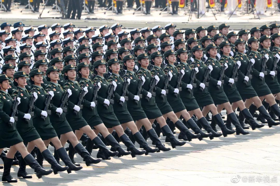 國慶閱兵女兵方隊視頻，展現(xiàn)新時代巾幗英雄風采，國慶閱兵女兵方隊視頻，展現(xiàn)新時代巾幗英雄風采閃耀閱兵場