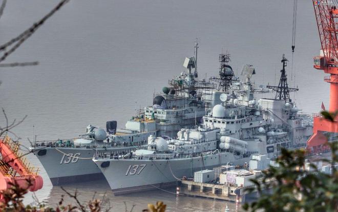 現(xiàn)代級驅(qū)逐艦四大金剛，引領(lǐng)全球海軍新時代的尖端力量，現(xiàn)代級驅(qū)逐艦四大金剛，引領(lǐng)全球海軍新時代的先鋒力量