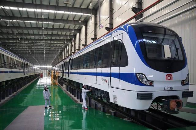 殲-31B戰(zhàn)機(jī)橫空出世，探索新一代中國空中力量之巔，殲-31B戰(zhàn)機(jī)亮相，新一代中國空中力量巔峰探索