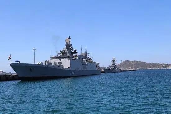 廈門鼓浪嶼停靠的兩艘軍艦，歷史與現(xiàn)代的交匯點(diǎn)，廈門鼓浪嶼軍艦，歷史與現(xiàn)代的交匯點(diǎn)