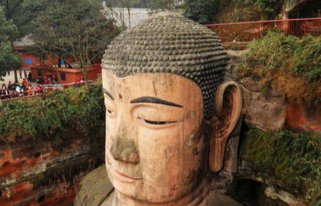 樂山大佛景區(qū)安全事故與旅游安全探討，樂山大佛景區(qū)安全事故分析與旅游安全策略探討