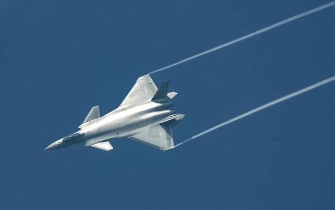 殲-20C，新一代空中霸主，展現(xiàn)中國航空工業(yè)的驕傲，殲-20C，中國航空工業(yè)的空中霸主與新驕傲亮相