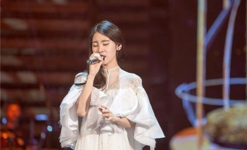 演員張碧晨個(gè)人資料，深度解析其生平、事業(yè)與成就，張碧晨生平、事業(yè)與成就深度解析，從個(gè)人資料看她的輝煌歷程