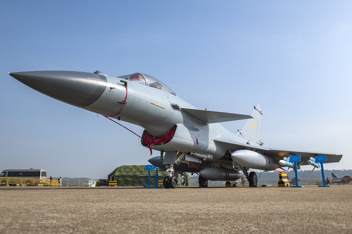 殲-10B戰(zhàn)斗機，空中力量的卓越代表，殲-10B戰(zhàn)斗機，空中力量的杰出代表